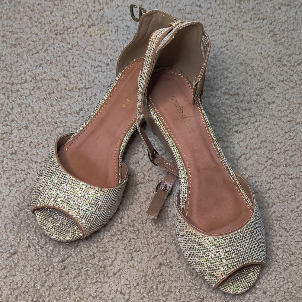 Elegant Gold Sparkle Open-Toe Heels